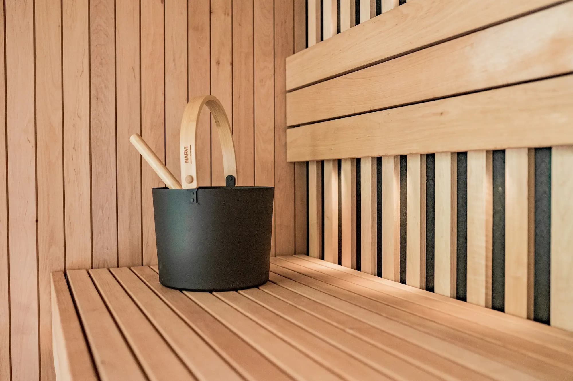 Ambiance feutrée du hammam privé et de la cabine rituel